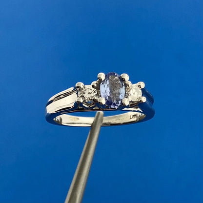 Gorgeous 14k White Gold Oval Tanzanite Round Diamond Accent Ring Size 6.5