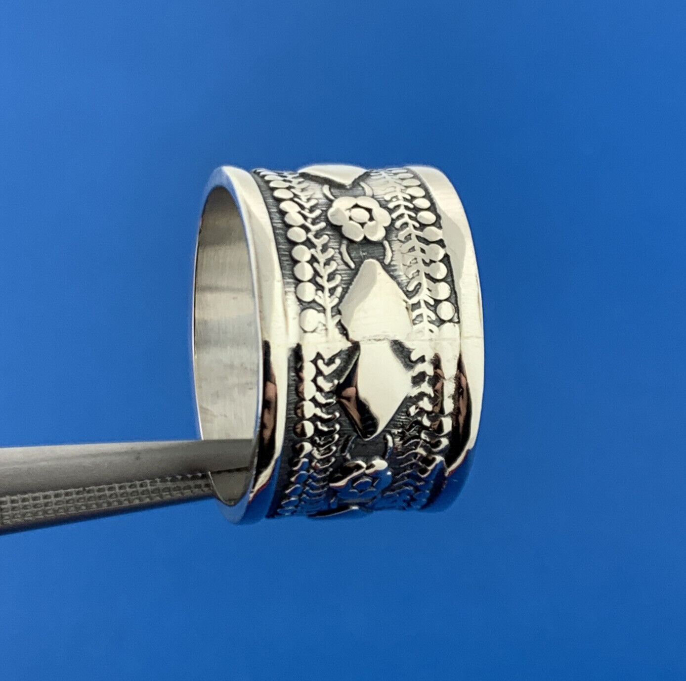 Vintage Sterling Silver 925 Stamped Flower Diamond Design Statement Band Ring