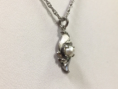 Estate 925 Sterling Silver Pearl Solitaire Romantic Setting Pendant Necklace
