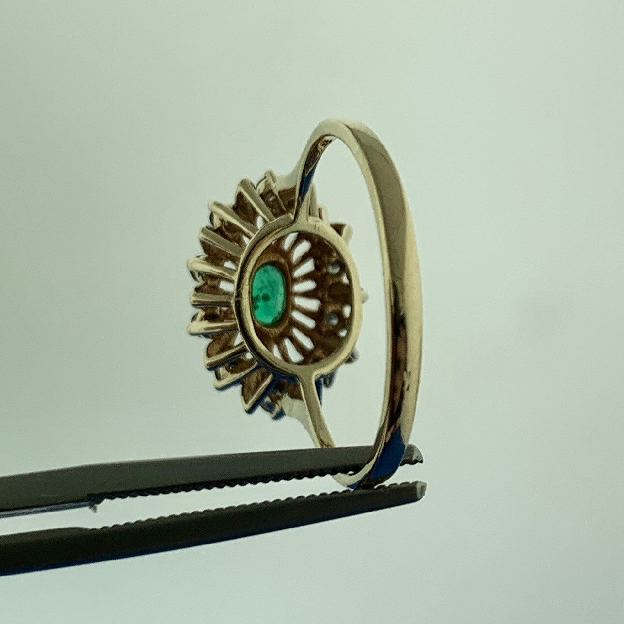 Vintage 14K Yellow Gold Oval Emerald Diamond Starburst Halo May Anniversary Ring