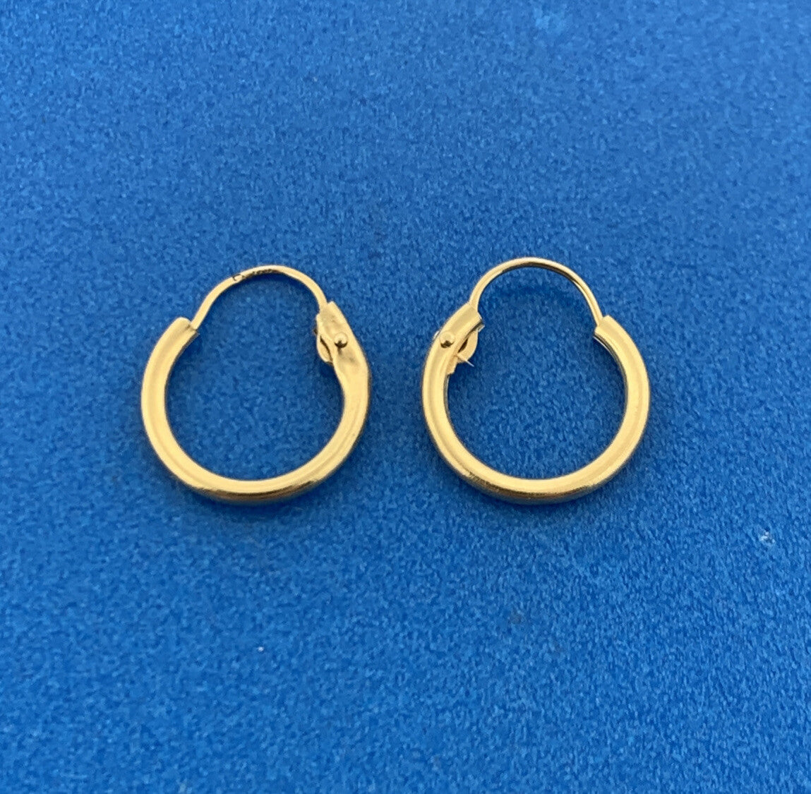 Chic 14K Yellow Gold Polished Huggy Huggie Hoop Earrings