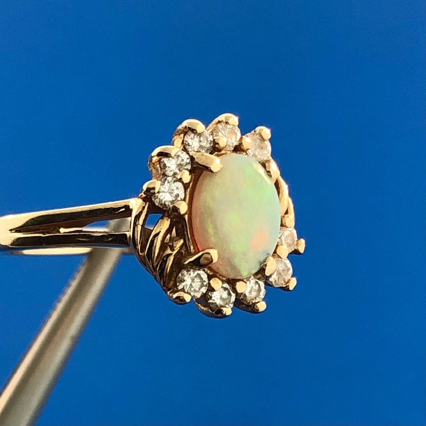Gorgeous 14k Yellow Gold White Opal Diamond Accent Small Women's Ring Size 5.75