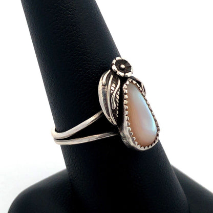 Native American 925 Sterling Silver Oval Mother of Pearl Floral Nature Ring