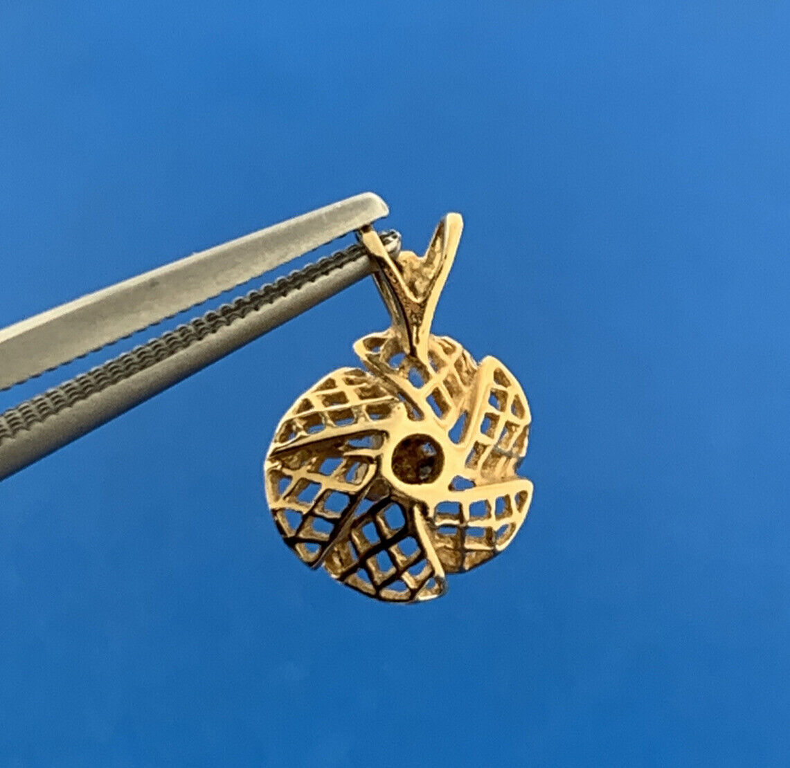 Vintage 14K Yellow Gold Diamond Open Work Basket Weave Flower Petite Pendant