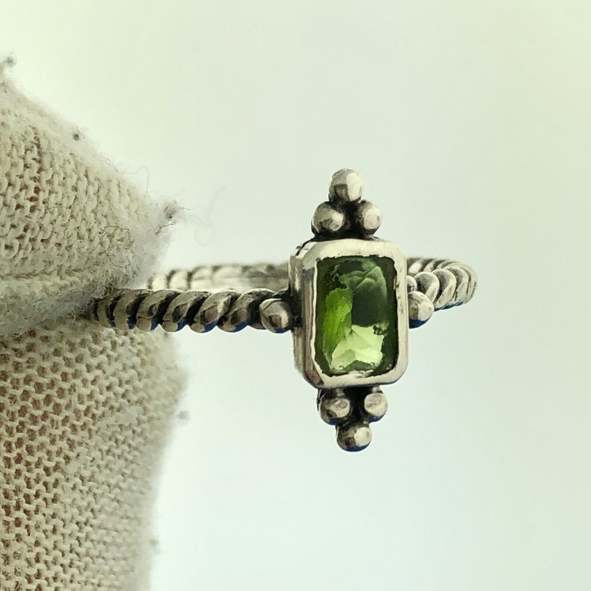 Classic 925 Sterling Silver Peridot Rectangle Bead Work Cable Band Ring