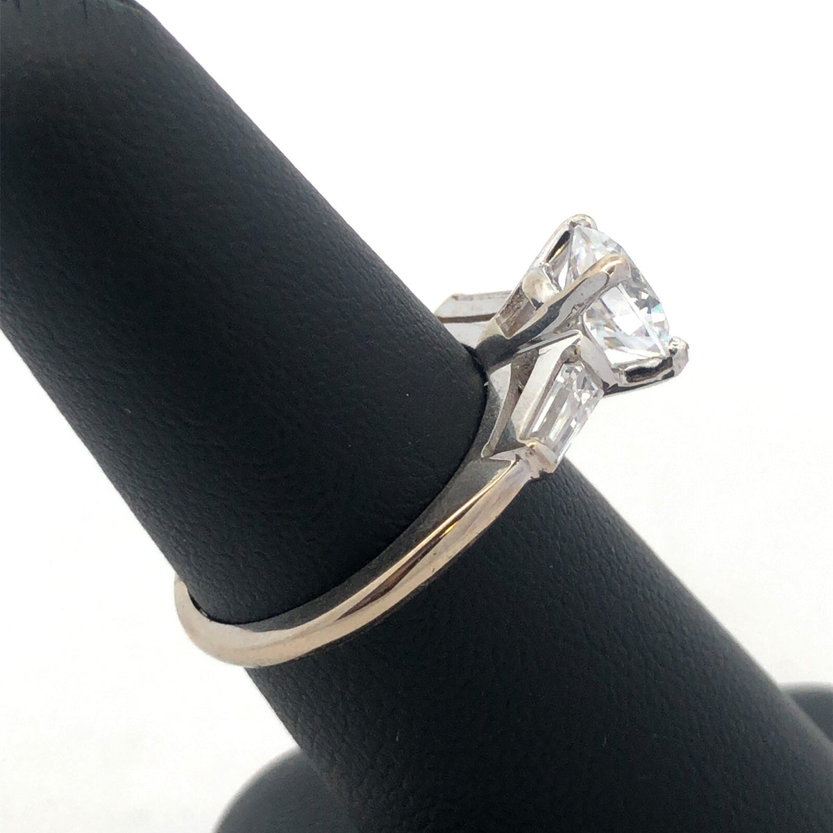 Stunning 14K White Gold Cubic Zirconia CZ Solitaire W/Accents  Engagement Ring