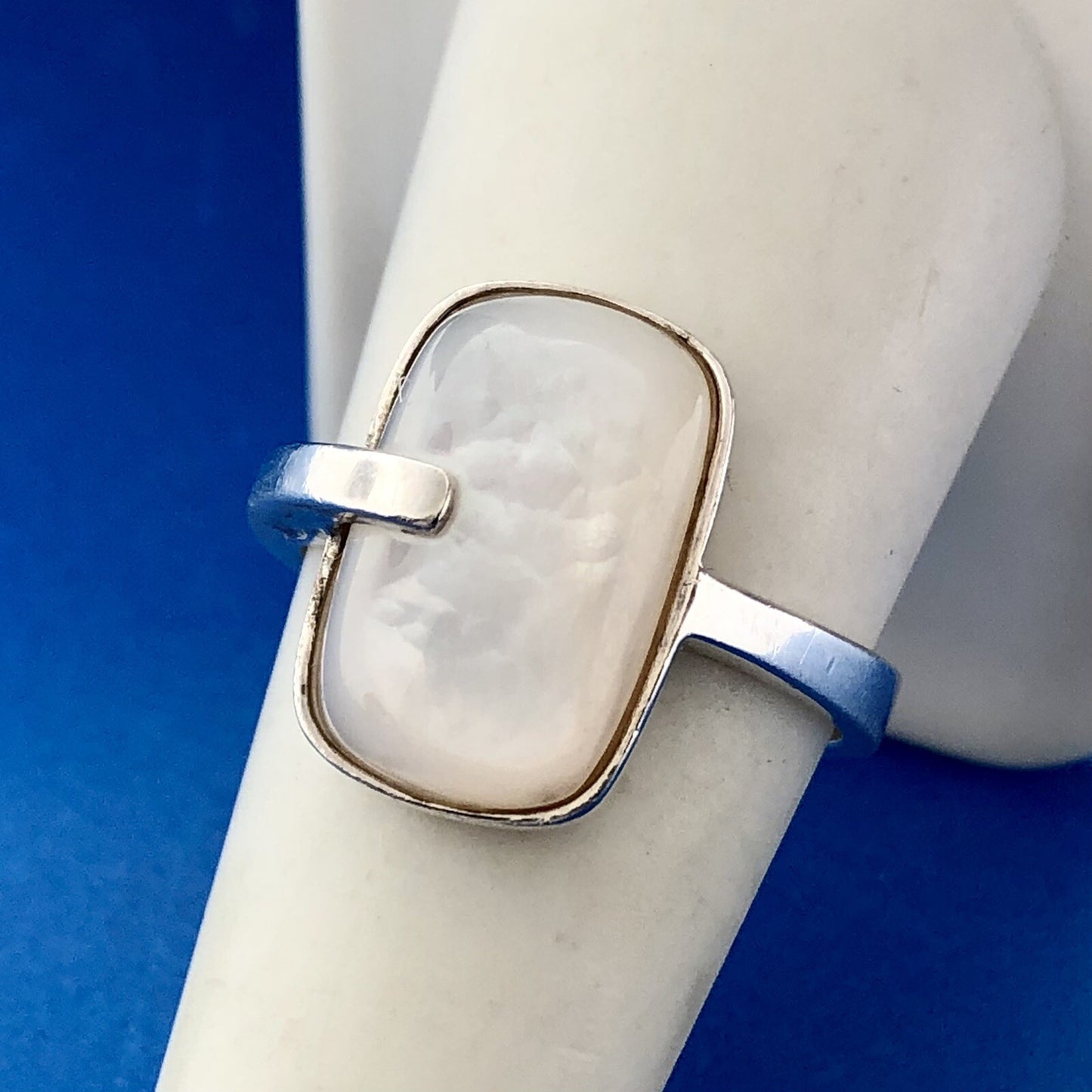 Designer 925 Sterling Silver Rectangle Mother Of Pearl Modernist Bypass Ring