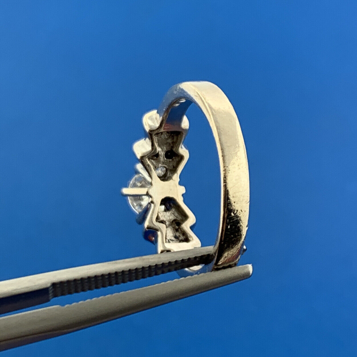 Vintage Design Sterling Silver Cubic Zirconia Solitaire w/ Round Accents Ring