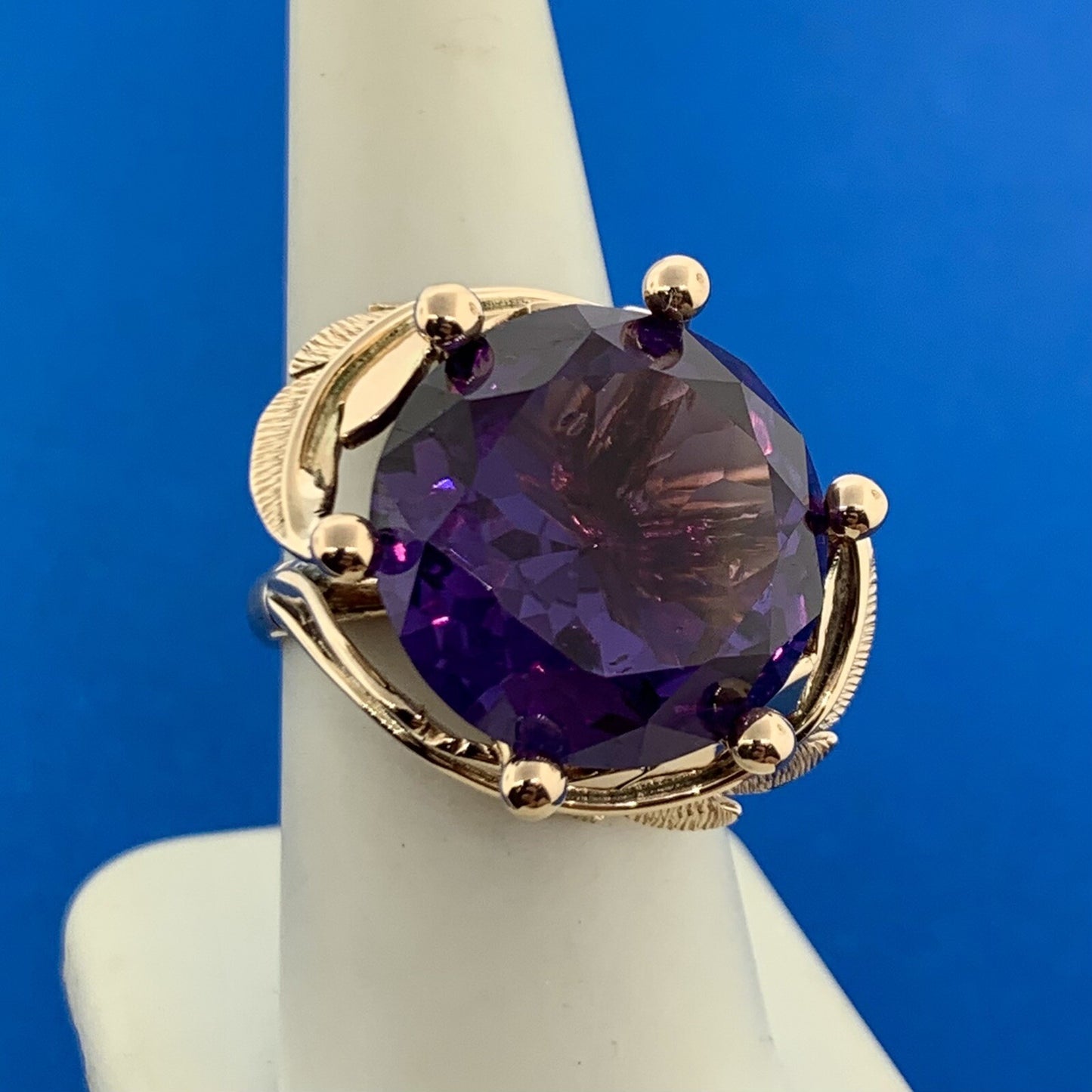 14K Yellow Gold Purple Sapphire Solitaire Statement Cocktail Size 7.75 Ring