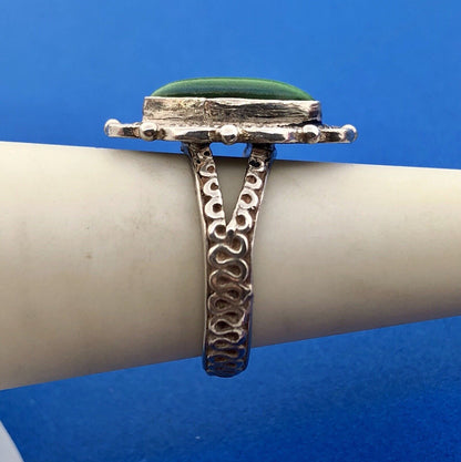 Bright Retro Sterling Silver 925 Green Tigers Eye Scroll Filigree Cocktail Ring
