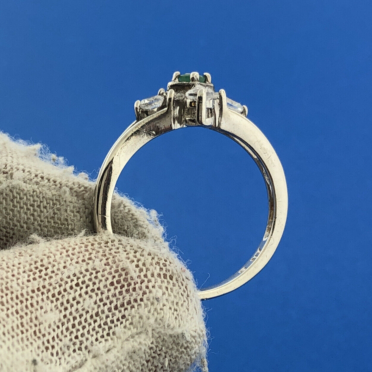 Stunning Sterling Silver 925 Round Cut Emerald Sparkling CZ Cross Ring Size 9