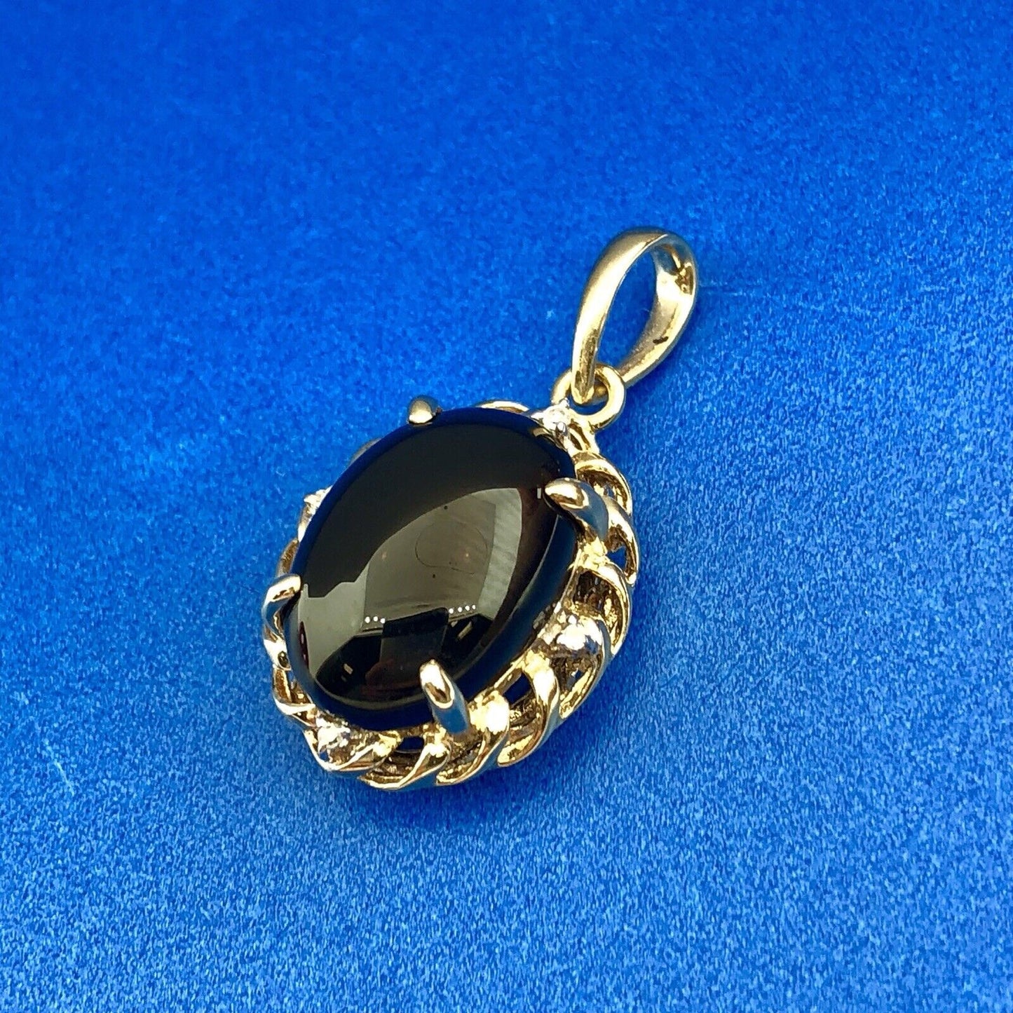 Vintage 10K Yellow Gold Black Onyx Cabochon Diamond Oval Pendant