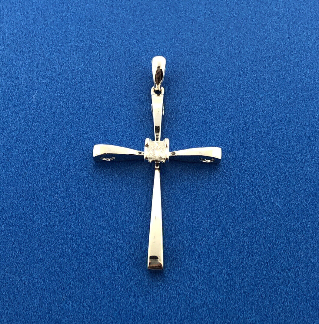 Gorgeous 10k White Gold Princess Diamond Religious Heart Cross Dangle Pendant