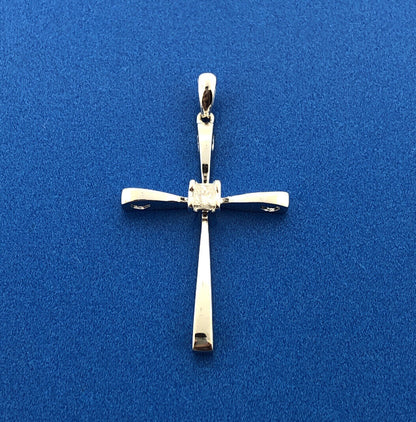 Gorgeous 10k White Gold Princess Diamond Religious Heart Cross Dangle Pendant