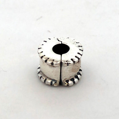 Authentic PANDORA 925 Sterling Silver Beveled Edge Clip 790267 Spacer Clip Charm