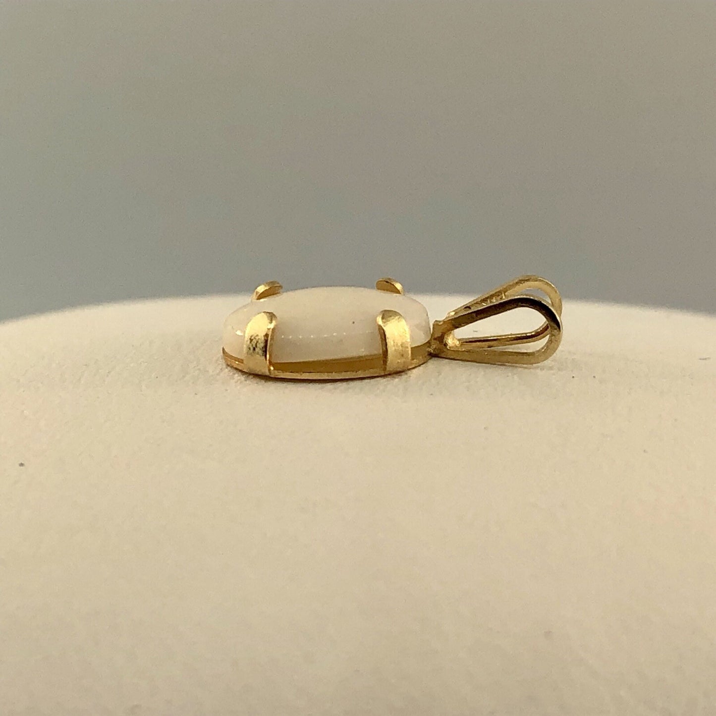 Vintage 14K Yellow Gold Oval Opal Solitaire October Anniversary Pendant