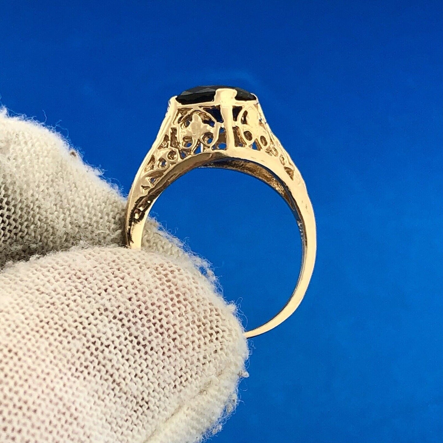 Mid Century 14K Yellow Gold Oval Blue Sapphire Solitaire Filigree Cocktail Ring