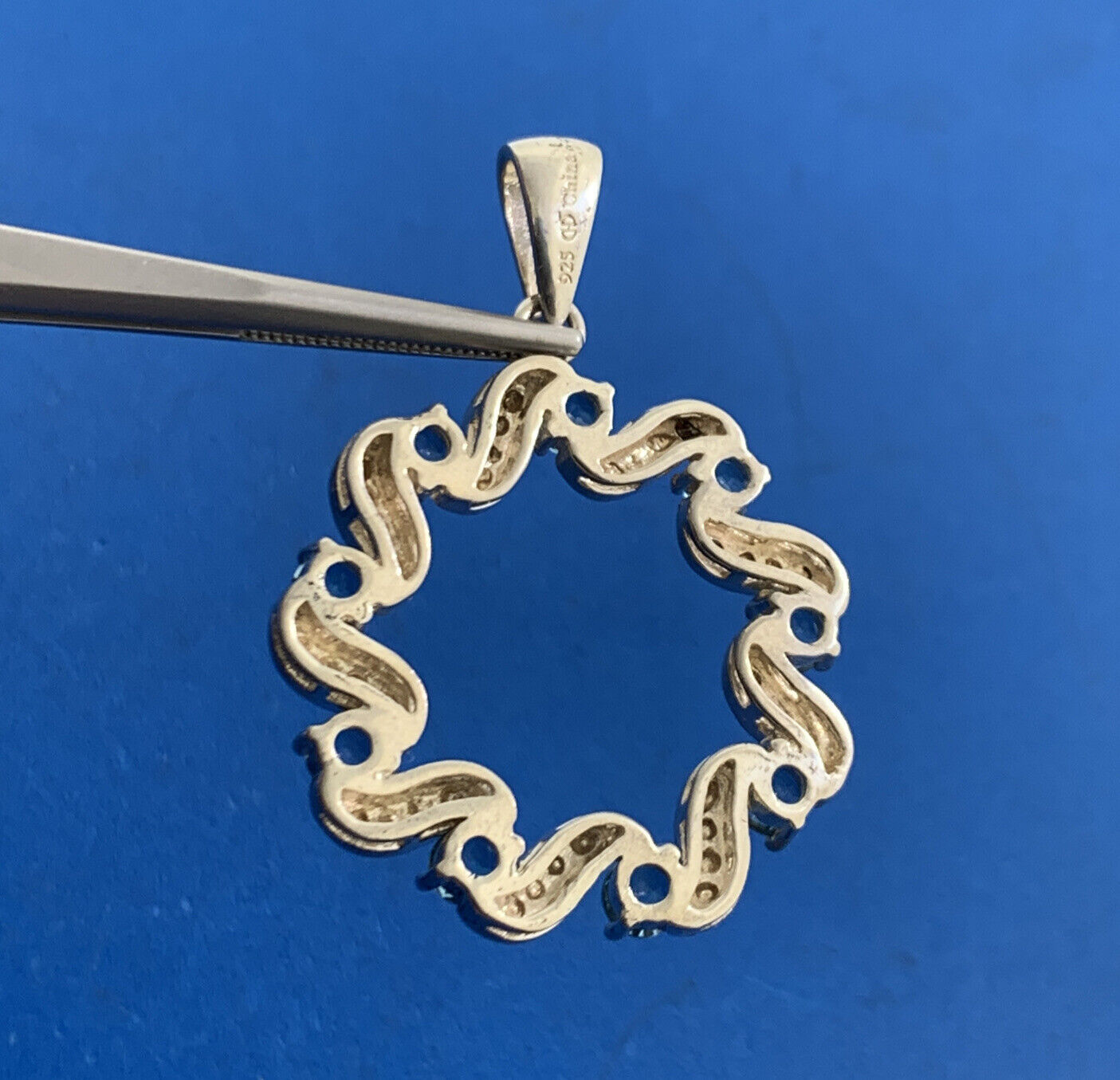 Designer 925 Sterling Silver Round Blue Topaz Circle Wreath Pendant