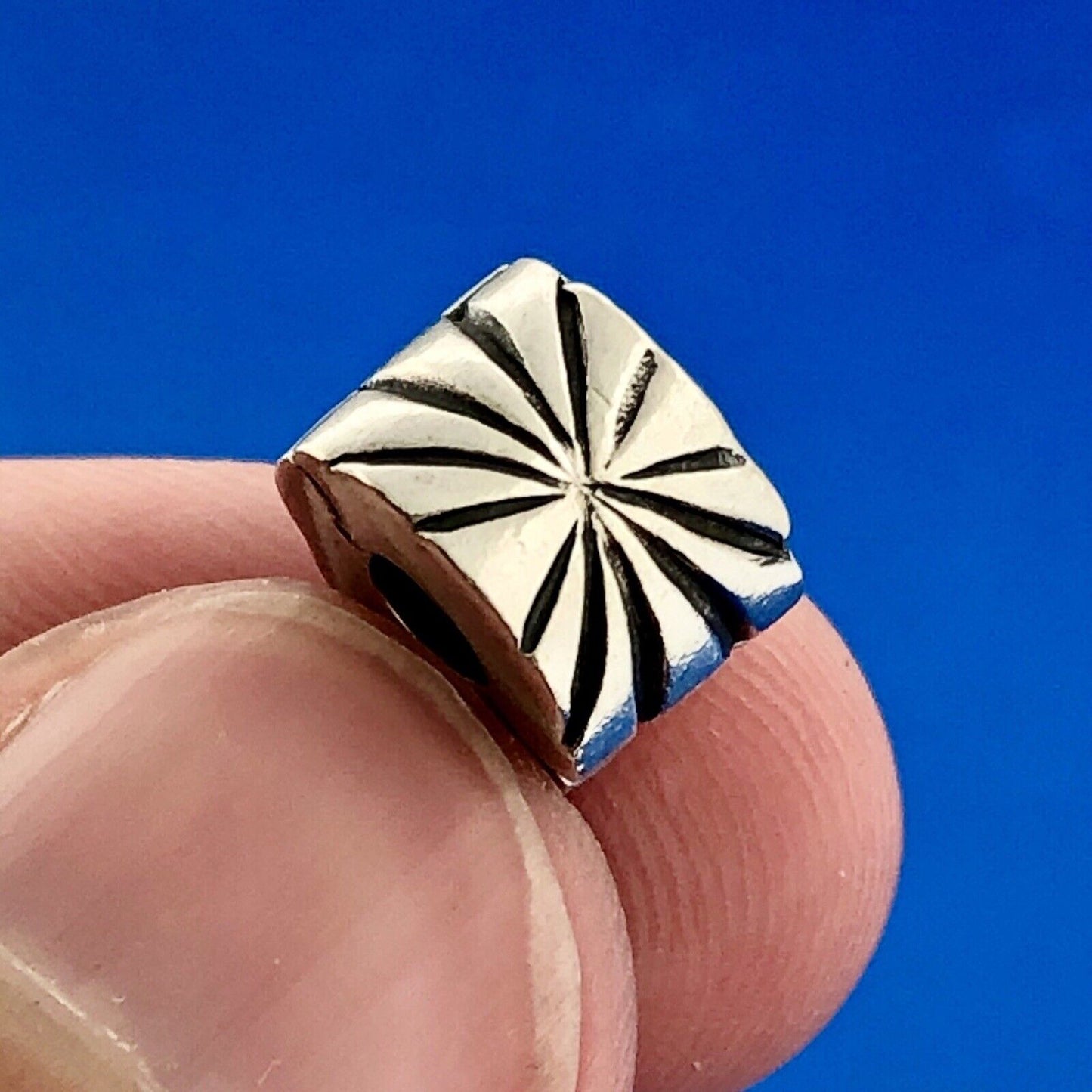 Authentic PANDORA 790210 Sterling Silver 925 Sunburst Retired Clip Charm