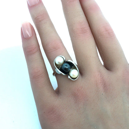 Designer 10K White Gold Hematite Bead White Pearl Trio Free Form Modernist Ring