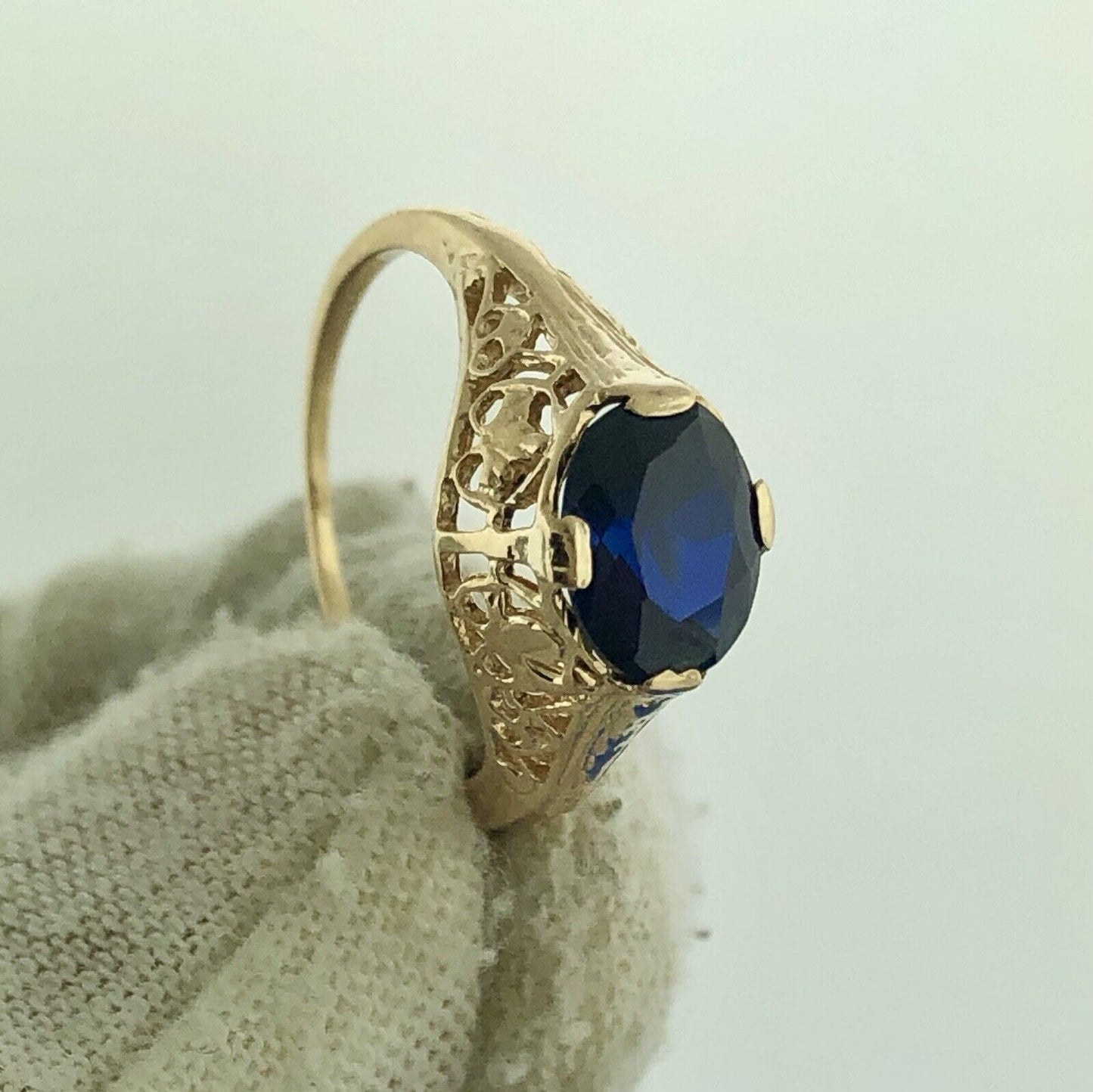 Mid Century 14K Yellow Gold Oval Blue Sapphire Solitaire Filigree Cocktail Ring
