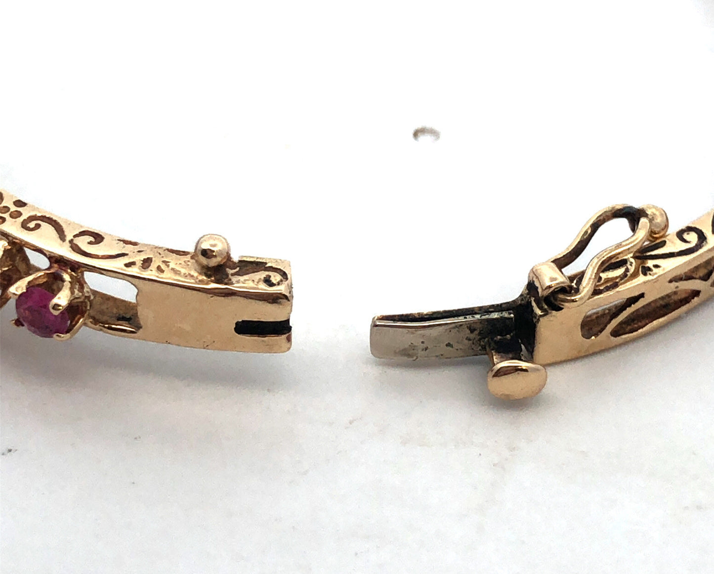 Vintage 14K Yellow Gold Round Ruby Open Scroll Hinged Cuff Bangle Bracelet