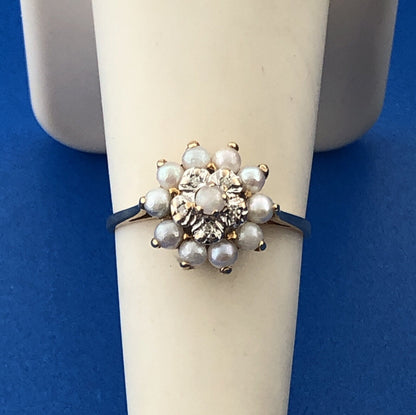 Gorgeous 10k Yellow Gold White Pearl Diamond Accent Dome Ring Size 6.75