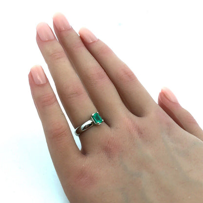 Estate 14K White Gold Green Emerald Solitaire May Anniversary Engagement Ring
