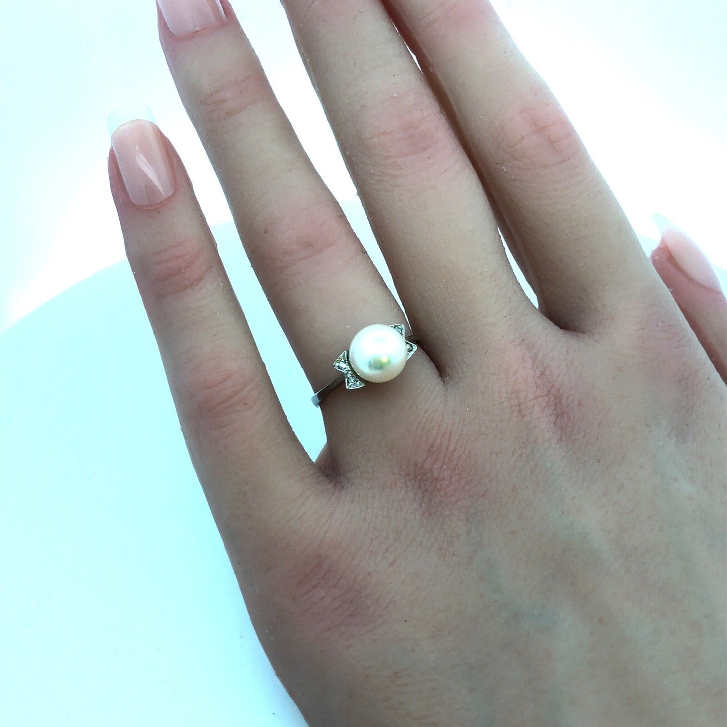 Vintage 18K White Gold Pearl Solitaire Size 6.5 Cocktail Ring