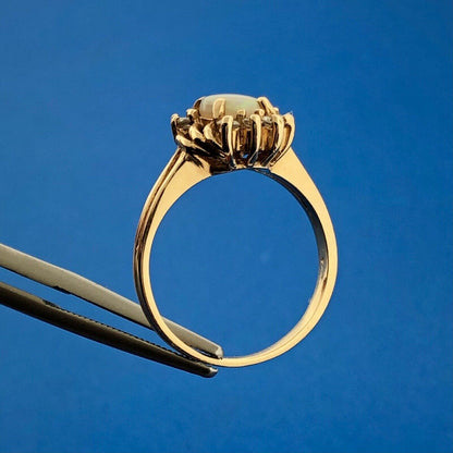 Gorgeous 14k Yellow Gold White Opal Diamond Accent Small Women's Ring Size 5.75