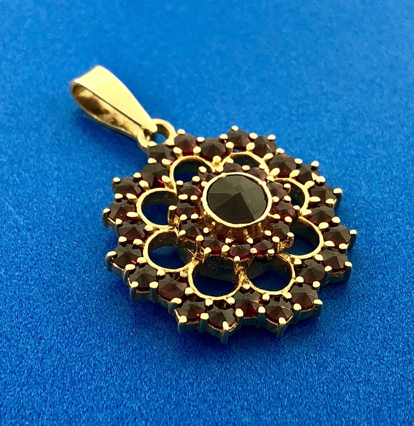 Designer 14K Yellow Gold Garnet Floral Cluster January Anniversary Pendant