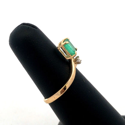Estate 14K Yellow Gold Green Emerald Diamond Accent Modernist V Ring