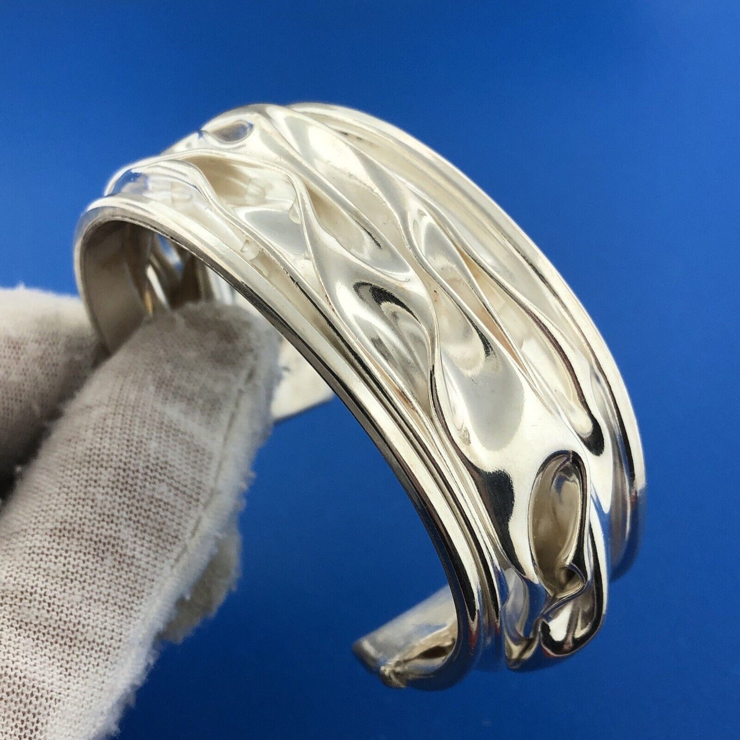 KatzoWork Kat Jamieson 999 Silver Shibori V Wide Handcrafted Cuff Bracelet