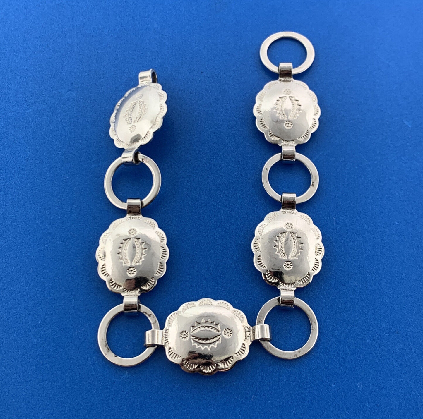 Stunning Silver Toned Metal Etched Oval Panel Circle Link 7" Chain Bracelet