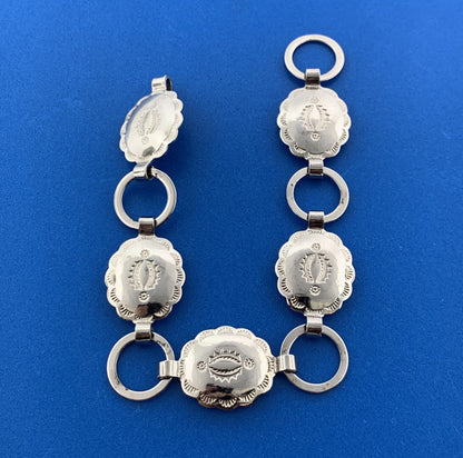 Stunning Silver Toned Metal Etched Oval Panel Circle Link 7" Chain Bracelet