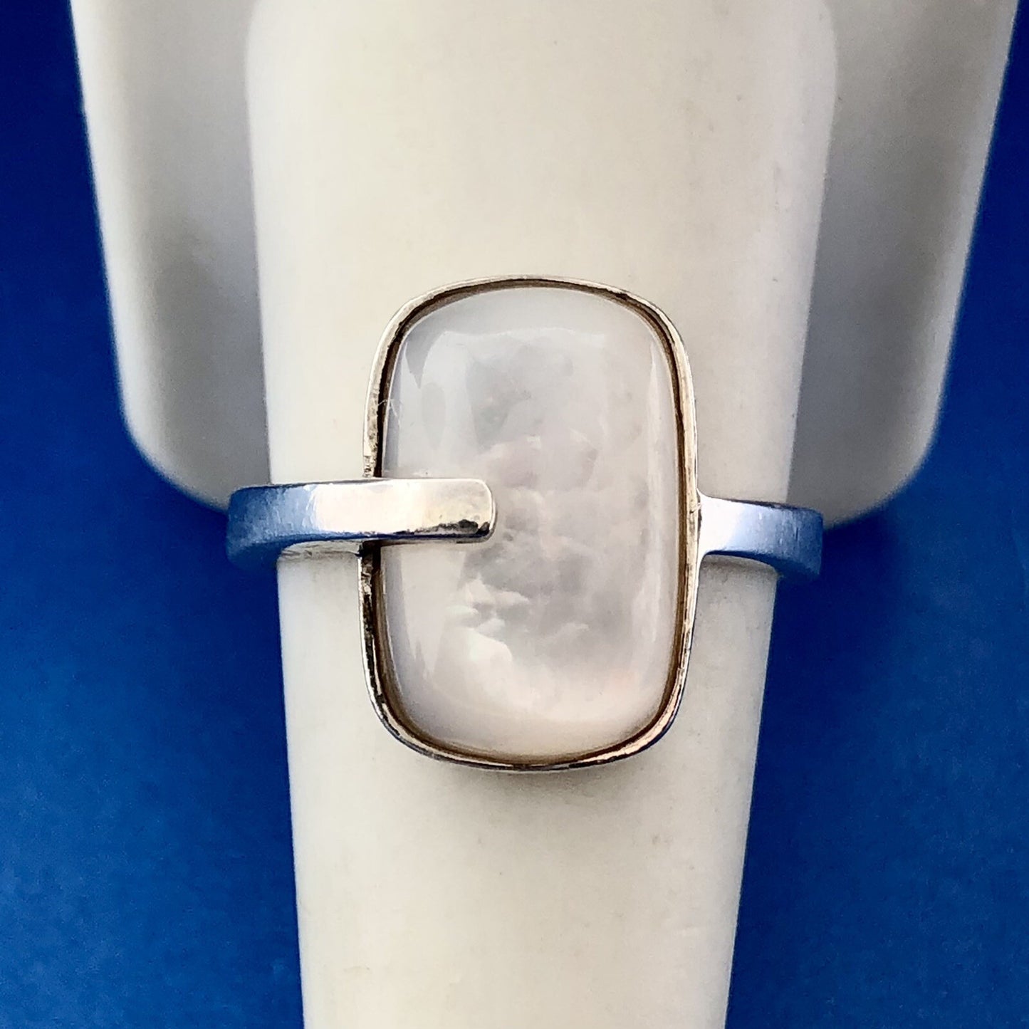 Designer 925 Sterling Silver Rectangle Mother Of Pearl Modernist Bypass Ring