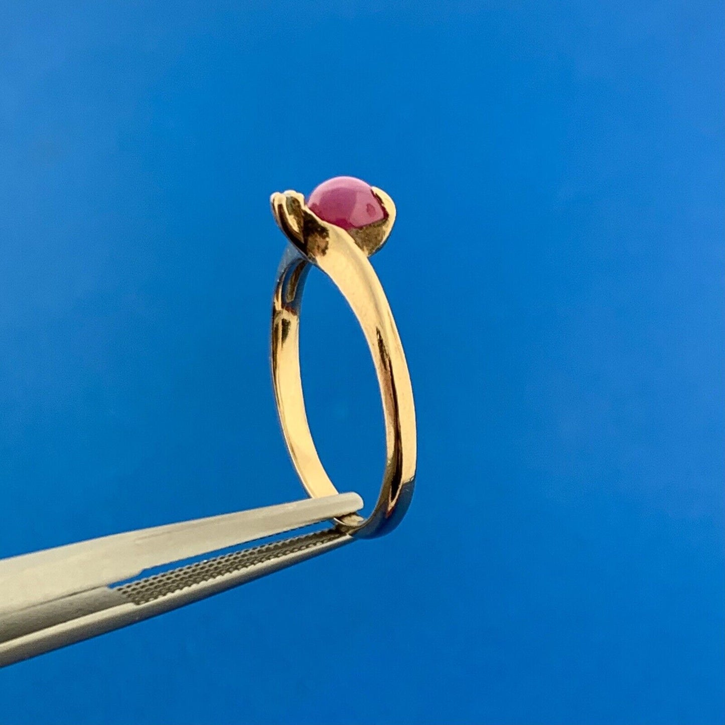 Gorgeous 10k Yellow Gold Cabochon Red Star Ruby Precious Ring Size 6.25