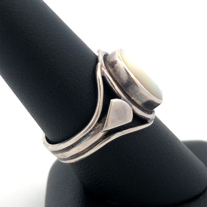 Vintage 925 Sterling Silver Oval Mother of Pearl Bezel Statement Ring