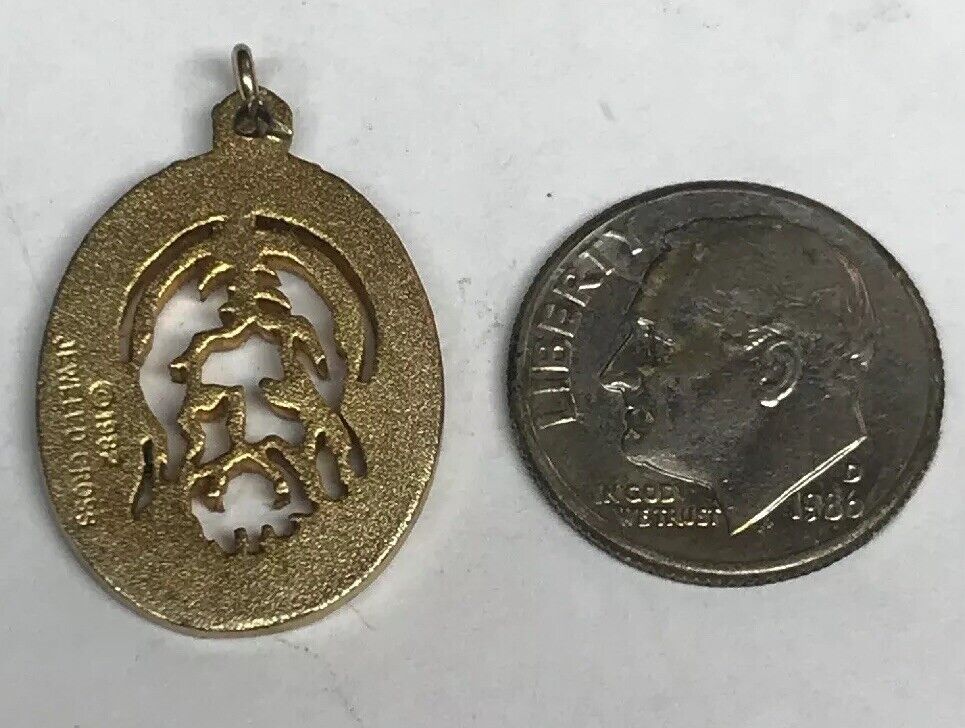 1982 Jeweled Cross Gold Toned Polished Florentine Jesus Face Cutout Disc Pendant