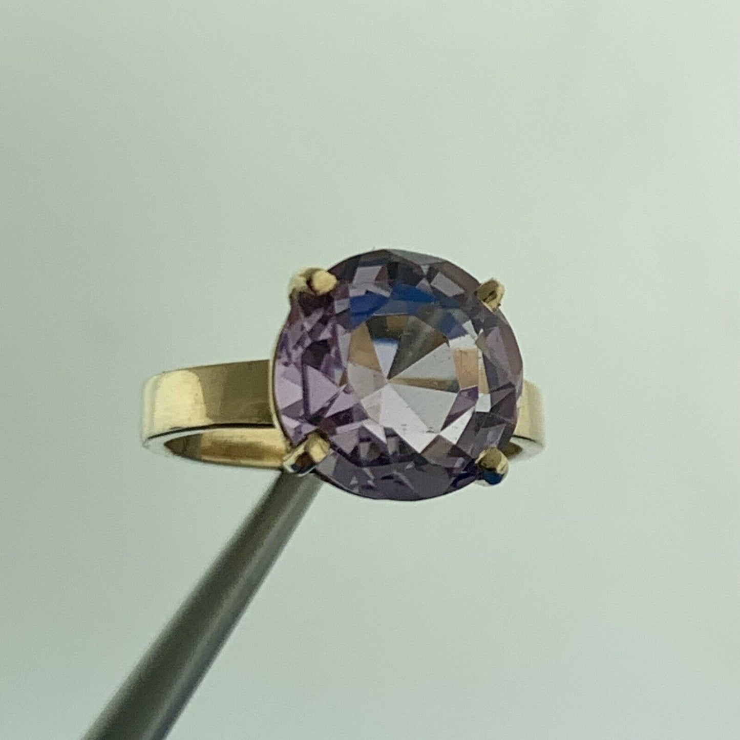 Gorgeous 14k Yellow Gold Round Cut Purple Amethyst Solitaire Ring Size 4.75