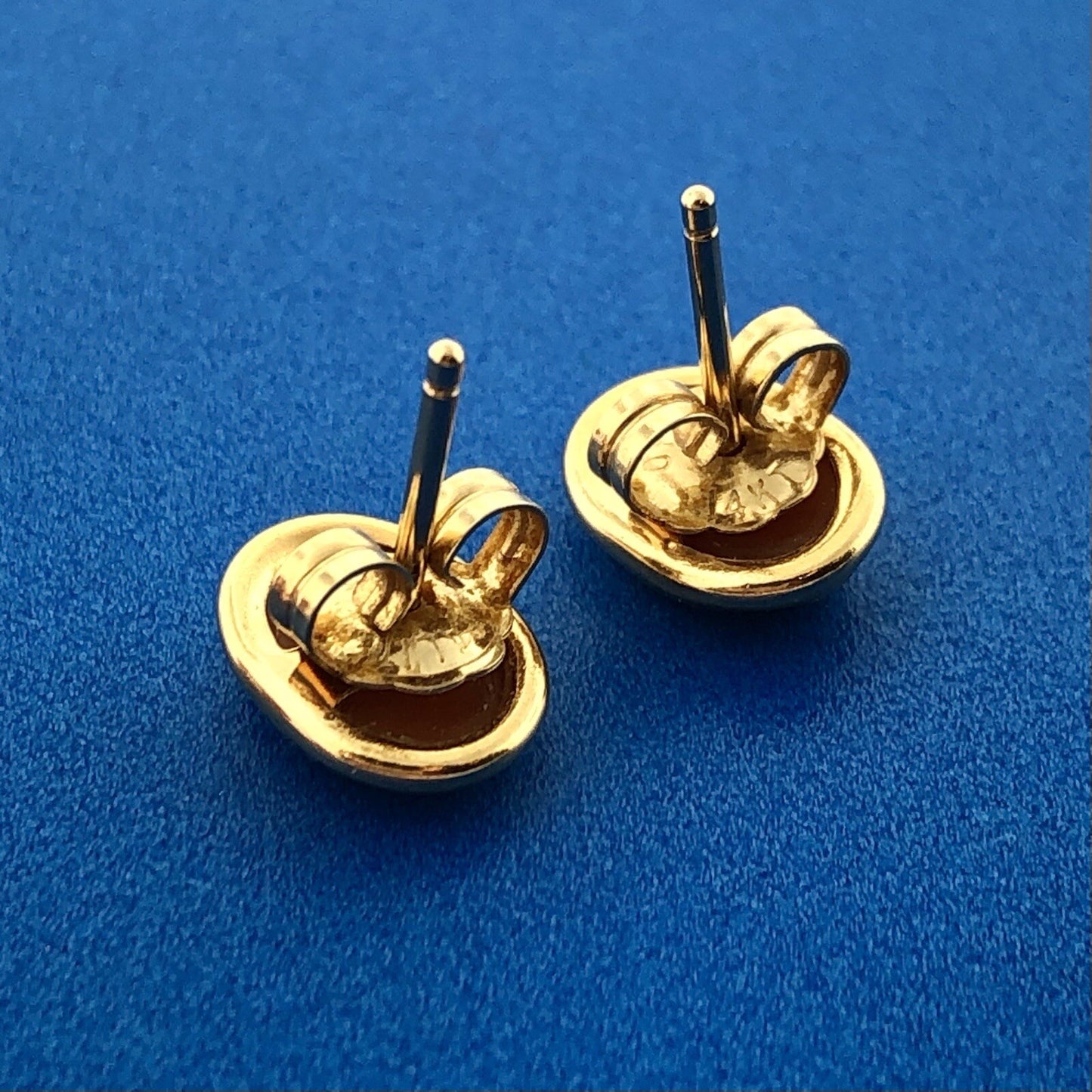 Victorian Vintage 14K Yellow Gold Carved Oval Cameo Stud Earrings