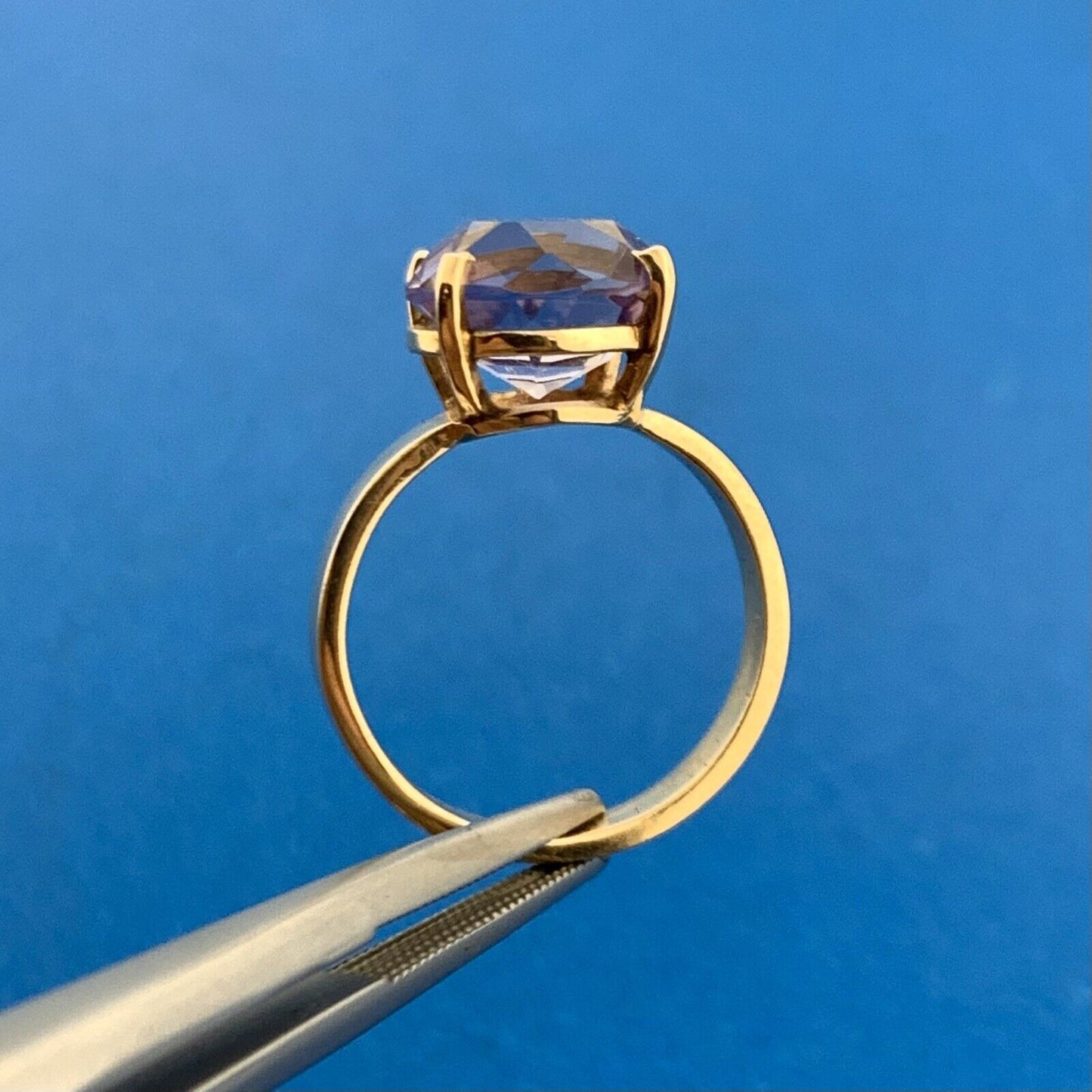 Gorgeous 14k Yellow Gold Round Cut Purple Amethyst Solitaire Ring Size 4.75