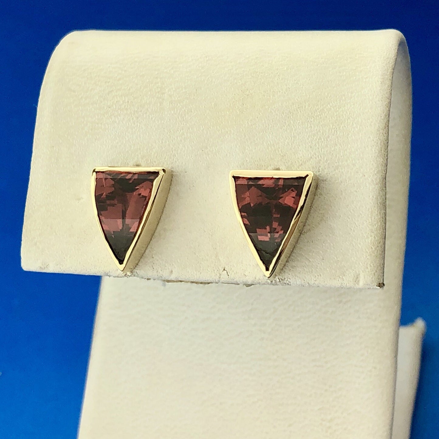 Modernist 14K Yellow Gold Rhodolite Garnet Trilliant January Stud Earrings