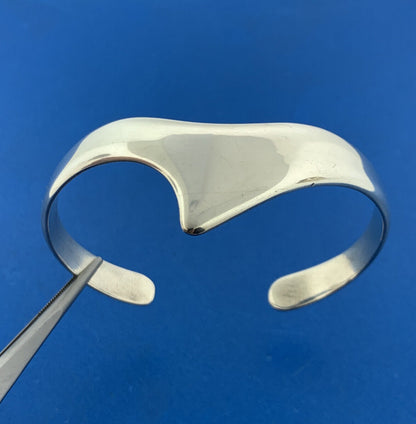 1980's Taxco Mexico Artist 950 Fine Silver Modernist Designer Wave Cuff Bracelet