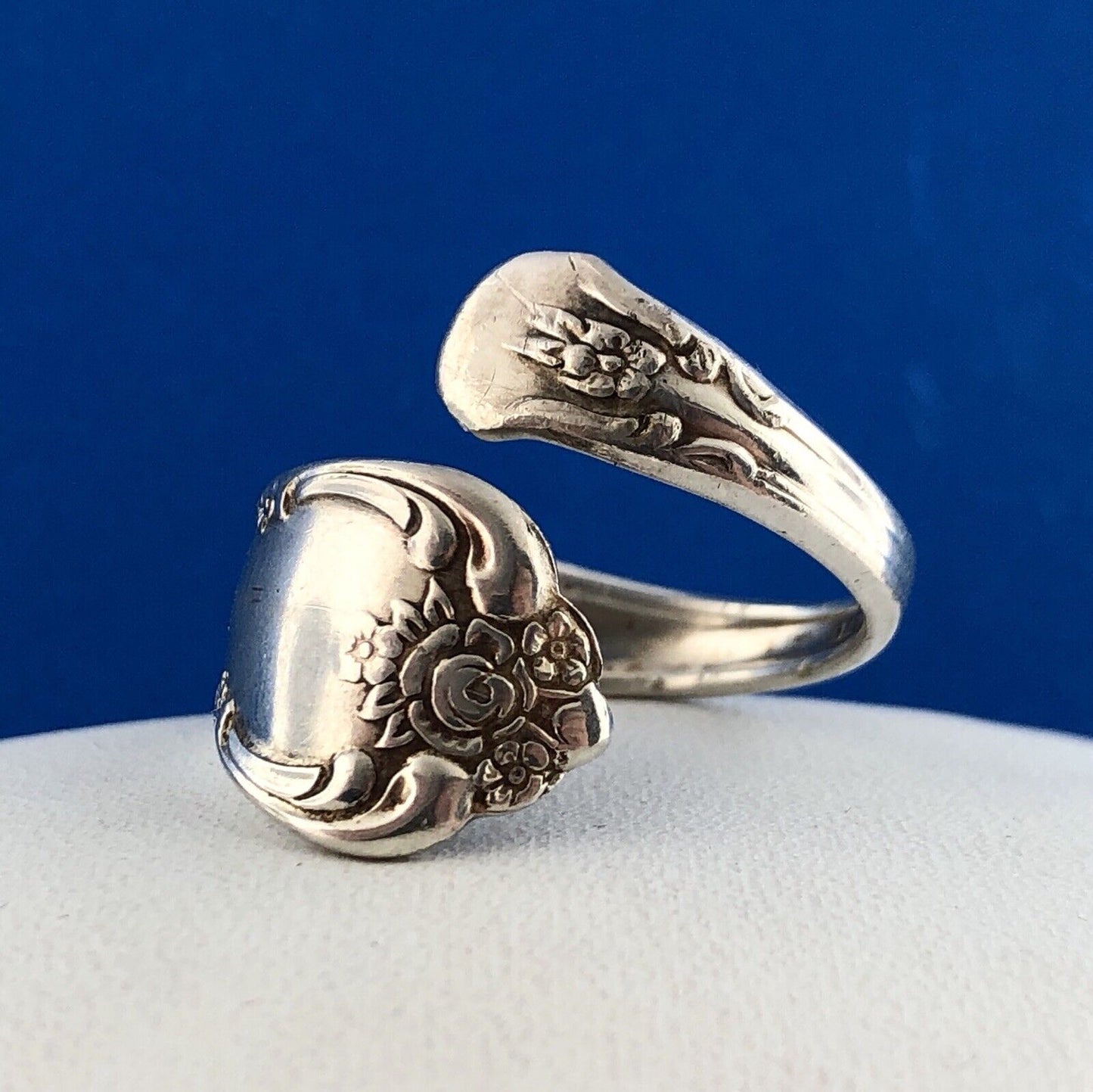 Retro William Rogers Oneida Juliette Pattern Silver Plate Spoon Bypass Ring