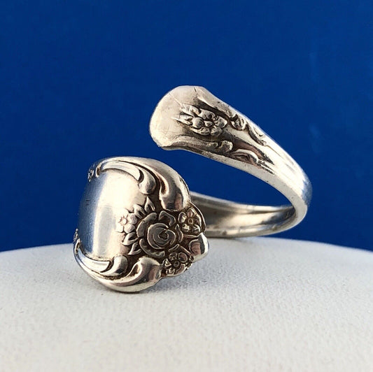 Retro William Rogers Oneida Juliette Pattern Silver Plate Spoon Bypass Ring