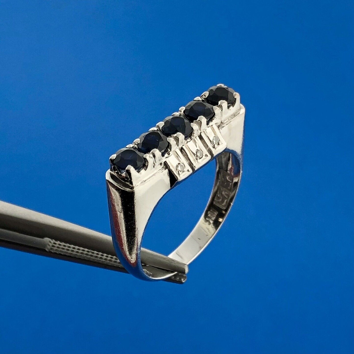 Gorgeous 10k White Gold Round Cut Sapphire Diamond Accent Channel Ring Size 6.5