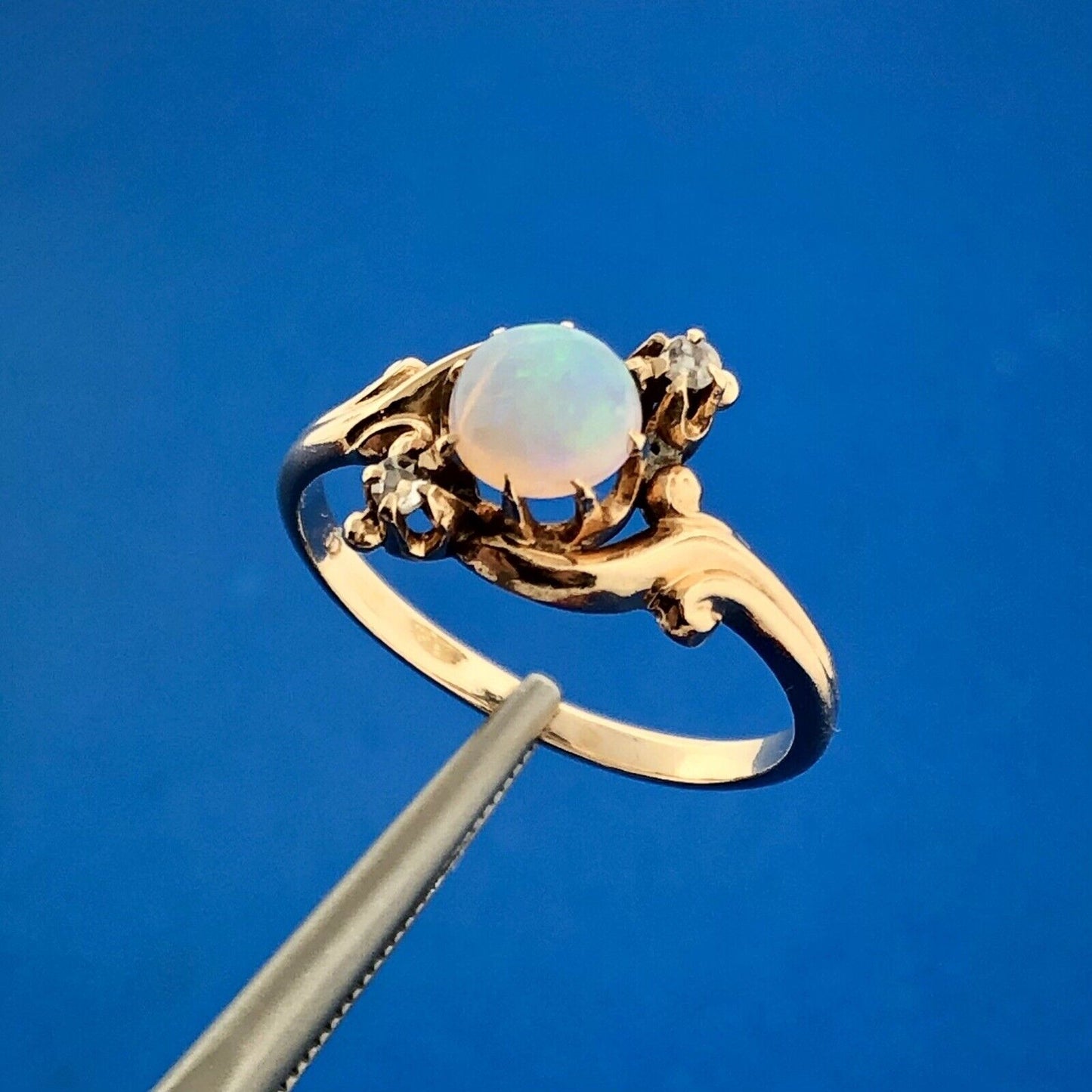 Lovely 10k Yellow Gold Cabochon Circle White Opal Diamond Accent Ring Size 6.25