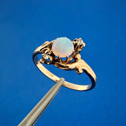 Lovely 10k Yellow Gold Cabochon Circle White Opal Diamond Accent Ring Size 6.25