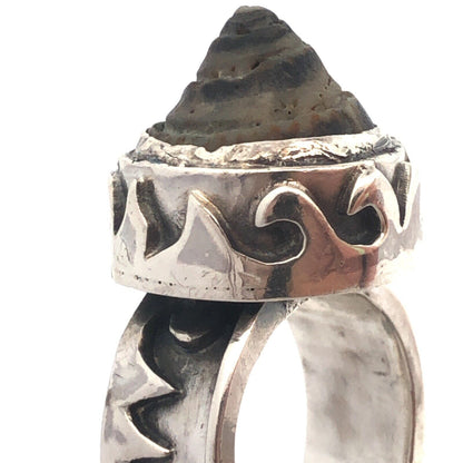 Vintage 925 Sterling Silver Round Grey Spiral Shell Wave Beach Statement Ring
